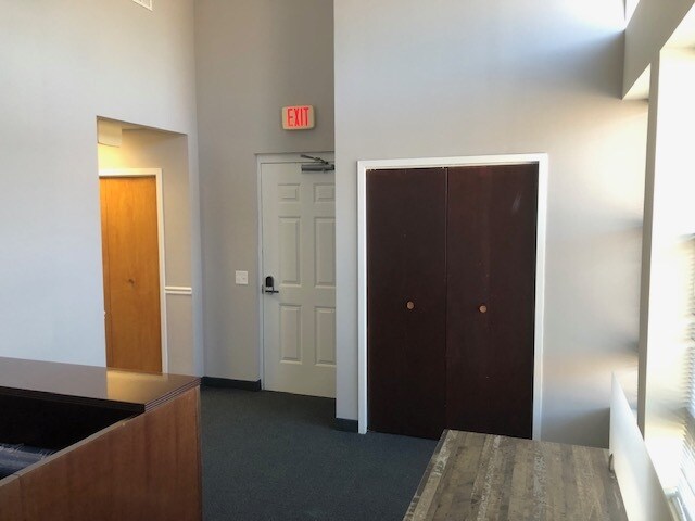 More Photos Of 21155 Whitfield Pl, Sterling Office For Sale