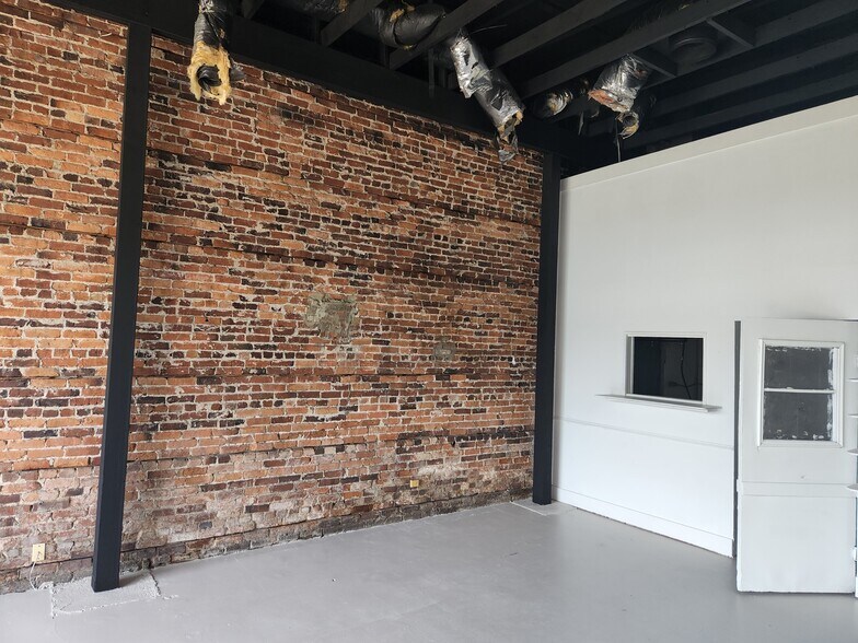 More Photos Of 1209-1211 Gloucester St, Brunswick General Retail For Lease