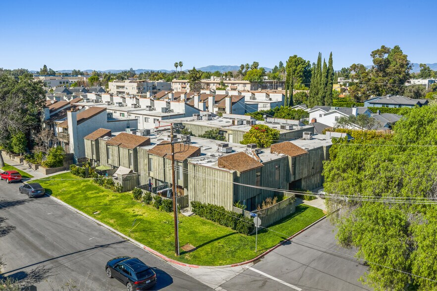 More Photos Of 11607 Acama St, Studio City Apartments For Sale