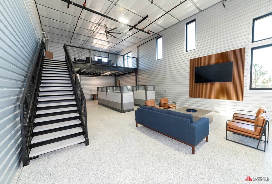 More Photos Of 5378 Ronald Reagan Blvd, Johnstown Flex For Sale