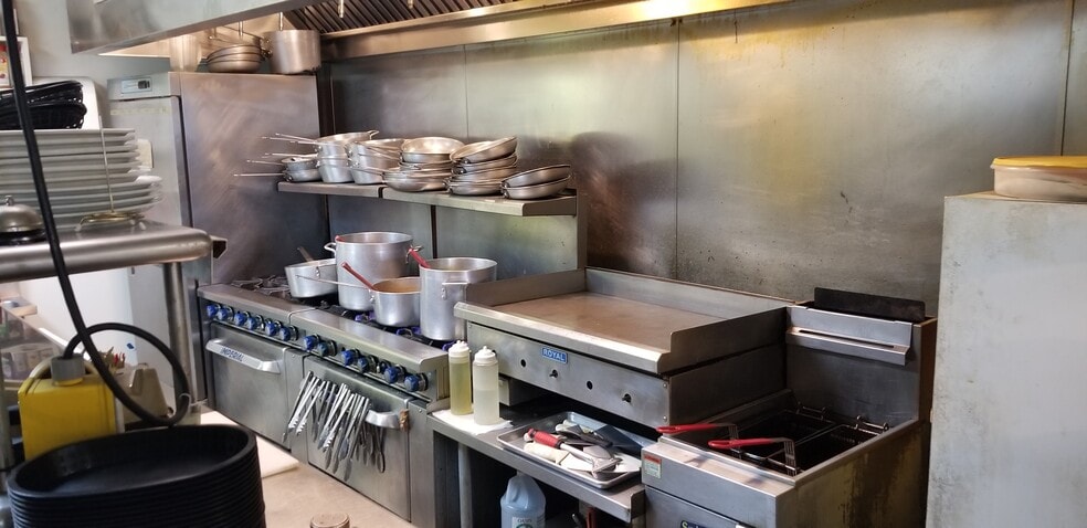 More Photos Of 530 Crown Point Rd, Thorofare Restaurant For Sale