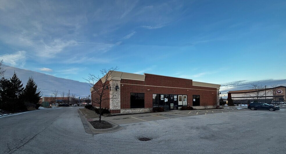More Photos Of 1386 Butterfield Rd, Aurora Freestanding For Lease