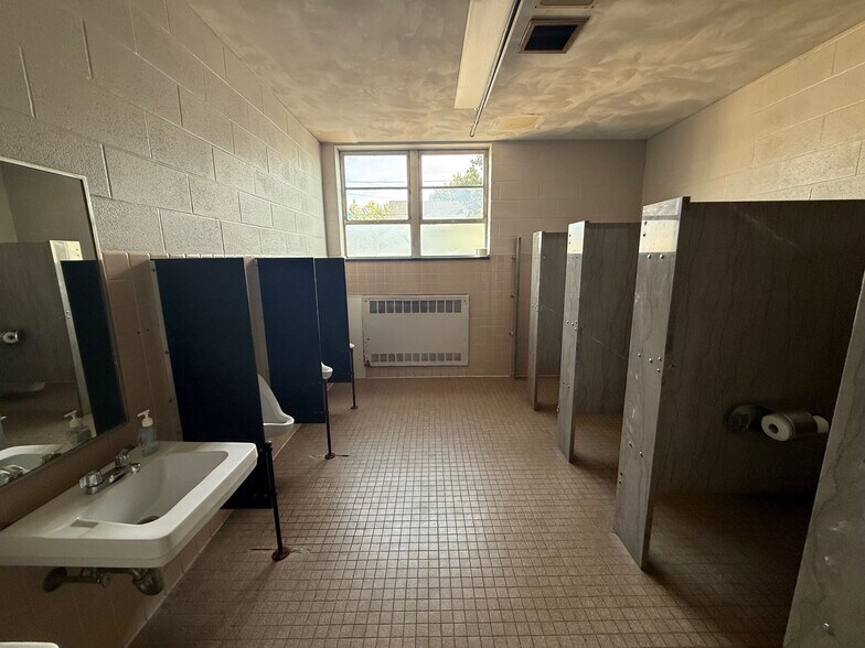 More Photos Of 214 Kinne St, East Syracuse Specialty For Sale