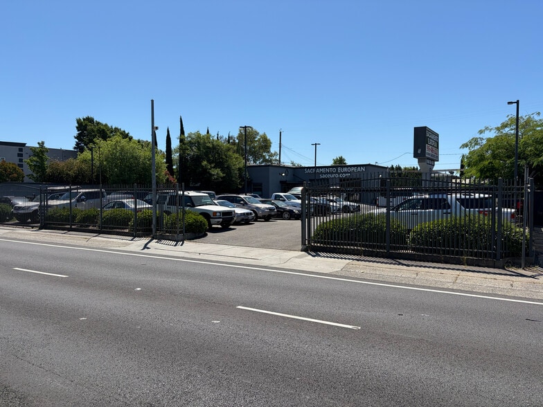 Primary Photo Of 2216 Sutterville Rd, Sacramento Auto Dealership For Lease