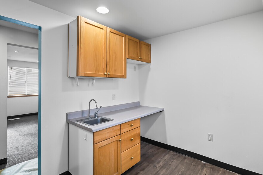 More Photos Of 909 SE 2nd St, Bend Office For Sale