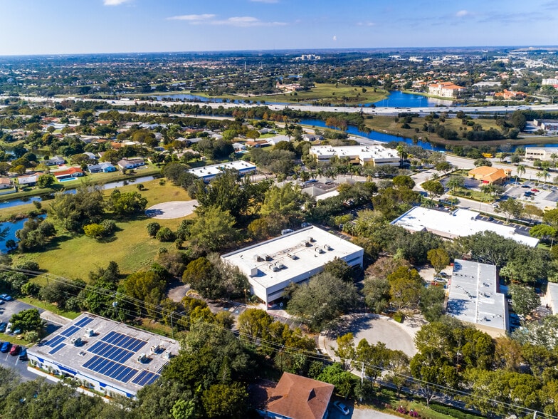 More Photos Of 4431 Embarcadero Dr, West Palm Beach Office For Sale