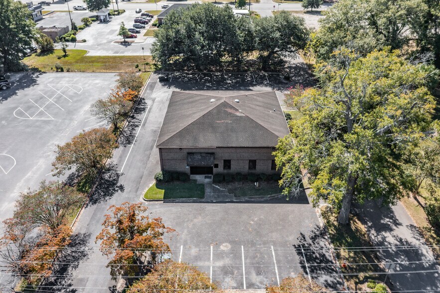 More Photos Of 119 W Lowman St, Mullins Medical For Sale
