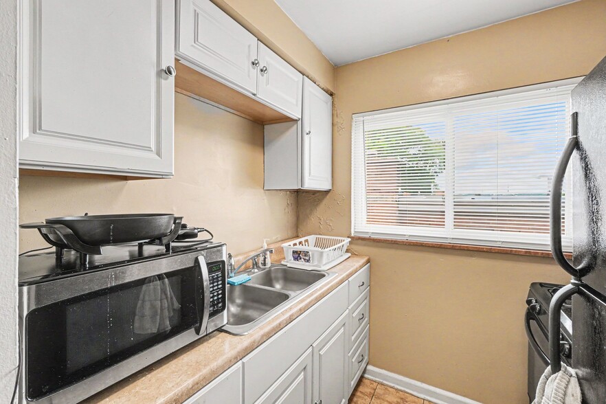 More Photos Of 2370 Losantiville Ave, Cincinnati Multifamily For Sale