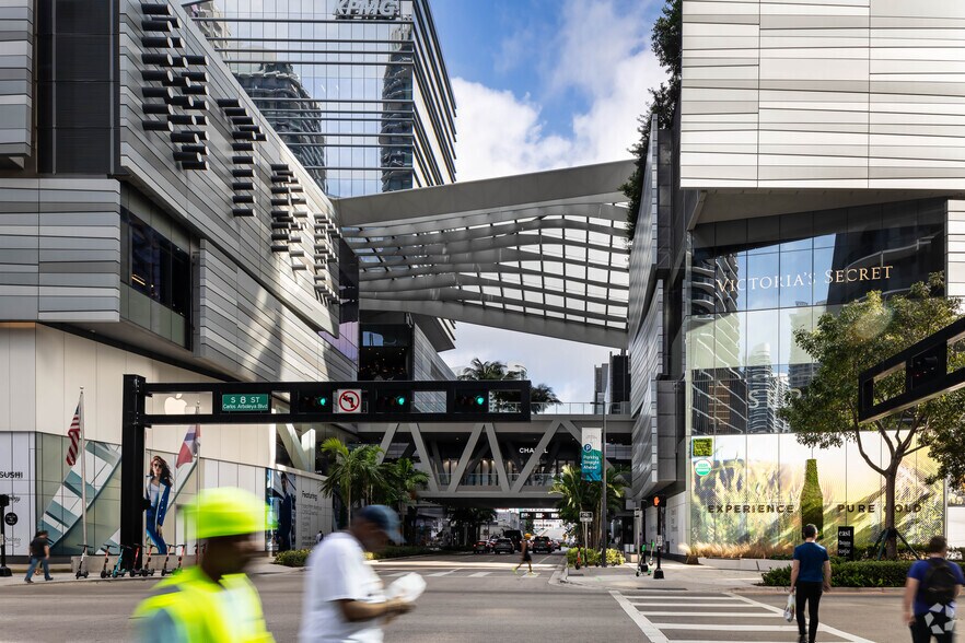 More Photos Of 98 SE 7th St, Miami Office For Lease