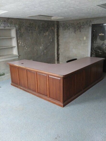 More Photos Of 228 E Washington St, Shelbyville Warehouse For Sale