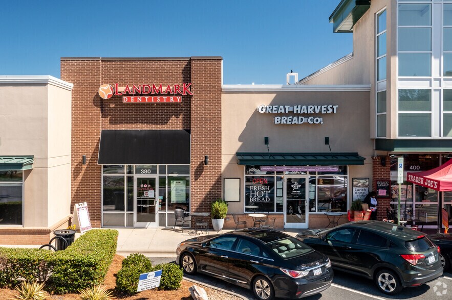 More Photos Of 1816-1824 E Arbors Dr, Charlotte Storefront For Lease