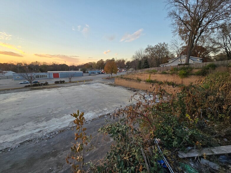 More Photos Of 11200 E Truman Rd, Independence Freestanding For Sale