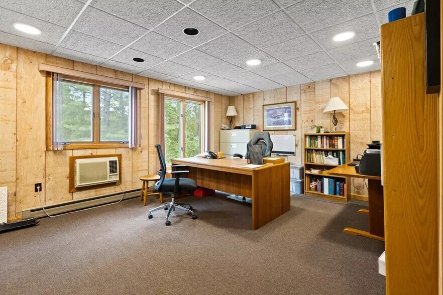 More Photos Of 587 Spring St, Westbrook Office For Sale