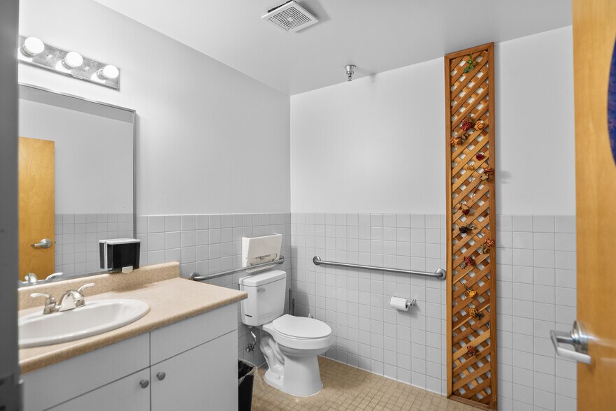 More Photos Of 258-280 E Gish Rd, San Jose Research And Development For Sale