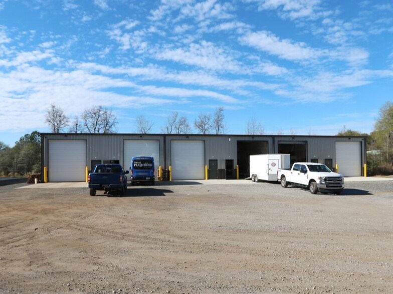 More Photos Of 1729 Locust Hill Rd, Greer Showroom For Lease