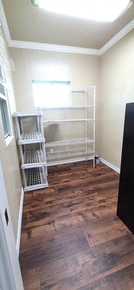 More Photos Of 606 S Harbor Ct, Granbury Office For Lease