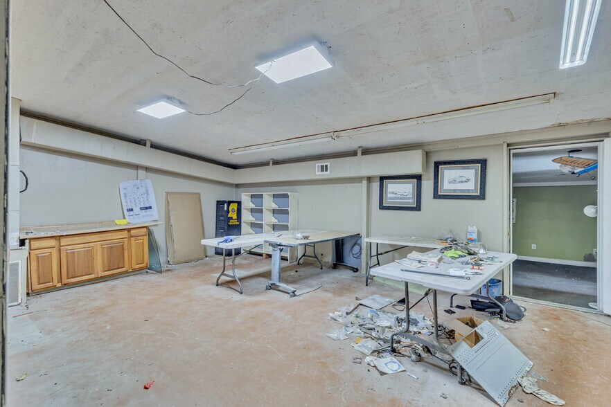 More Photos Of 15001 S Mills Rd, Gulfport Warehouse For Sale