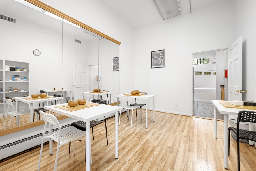 More Photos Of 424 W 49th St, New York Apartments For Sale