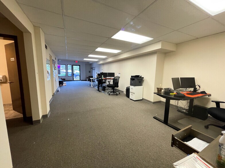 More Photos Of 6252 N Lincoln Ave, Chicago Office For Lease