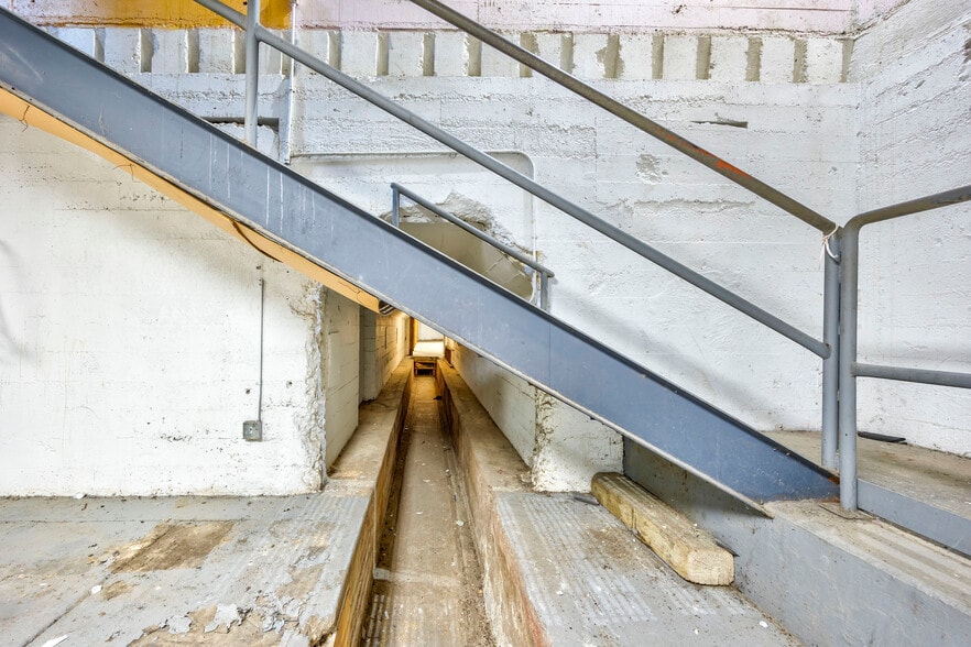 More Photos Of 206 N Benton St, Kennewick Warehouse For Lease