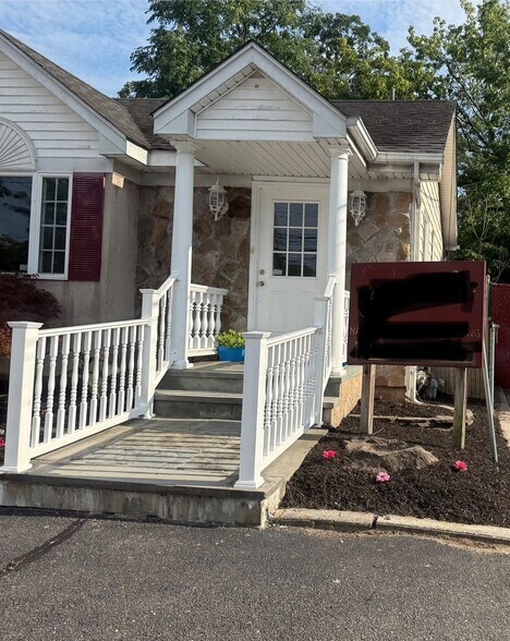 Primary Photo Of 774 Townline Rd, Hauppauge Flex For Sale