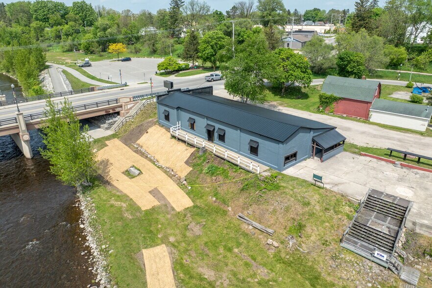 More Photos Of 226 Baldwin St, Big Rapids Light Distribution For Sale