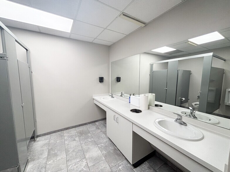 More Photos Of 3171 E Sunshine St, Springfield Office Residential For Lease