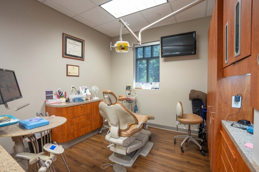 More Photos Of 1941 S Germantown Rd, Germantown Medical For Lease