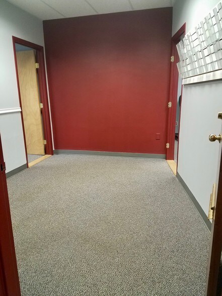 More Photos Of 112 Merrick Rd, Lynbrook Office For Lease