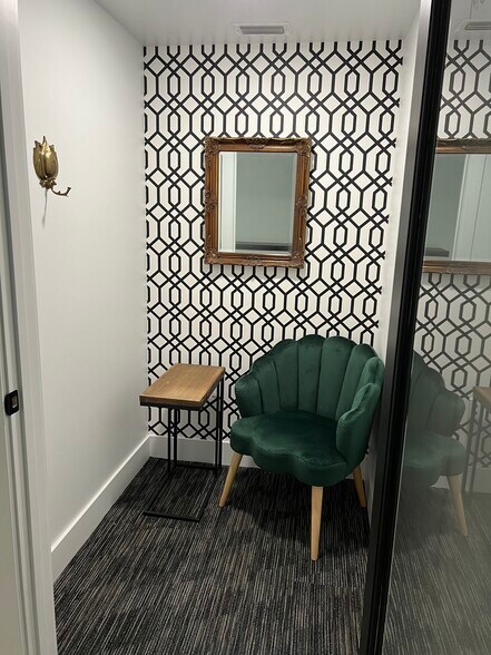 More Photos Of 132 W International Speedway Blvd, Daytona Beach Office For Lease