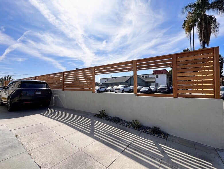 More Photos Of 220 N Oxford Ave, Los Angeles Office Residential For Sale