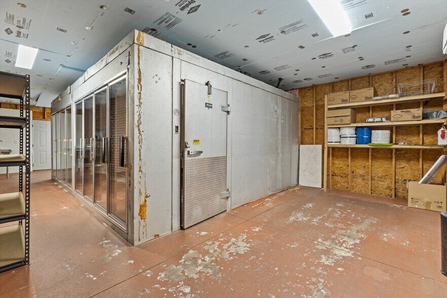 More Photos Of 700 Grove St, Loudon Office For Sale