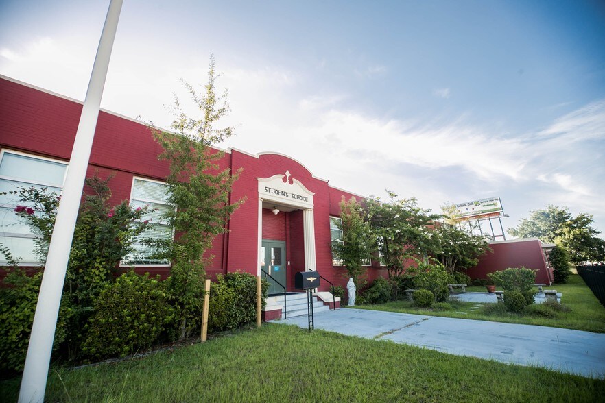 More Photos Of 2415 17th St, Gulfport Specialty For Sale