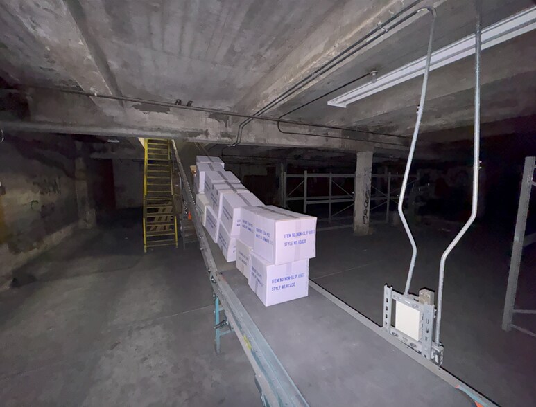 More Photos Of 450 Austin Pl, Bronx Warehouse For Lease