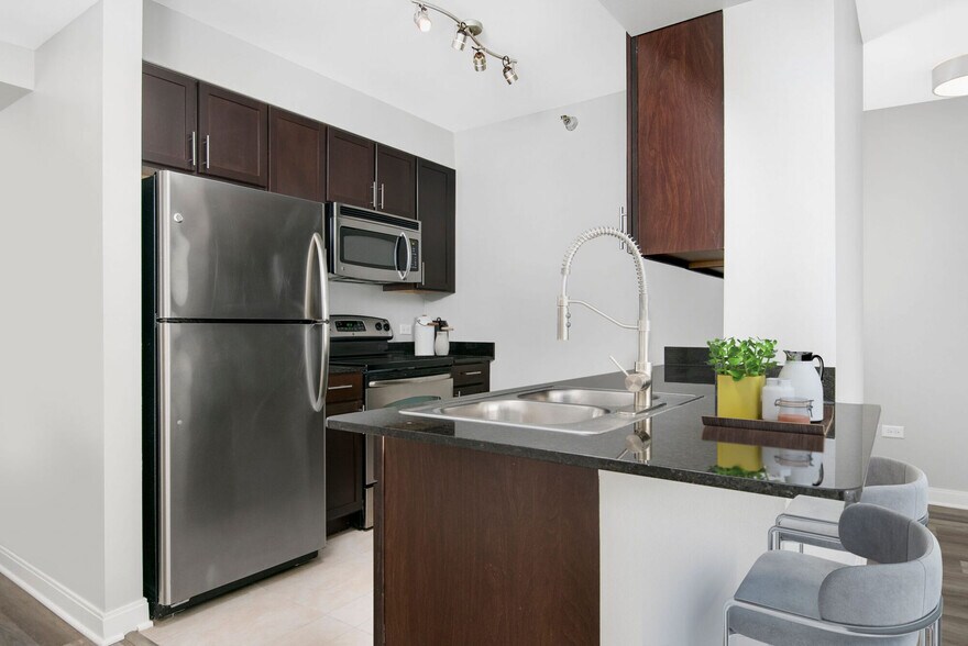 More Photos Of 210 N Wells St, Chicago Apartments For Lease