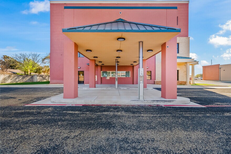 More Photos Of 7202 Slide Rd, Lubbock Medical For Lease