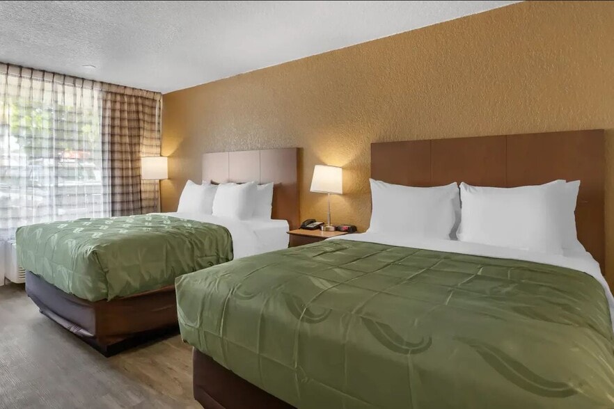 More Photos Of 2595 54th Ave N, Saint Petersburg Hotel For Sale