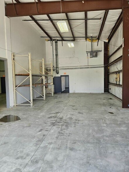 More Photos Of 7927-7939 Red Granite Loop, Colorado Springs Warehouse For Lease