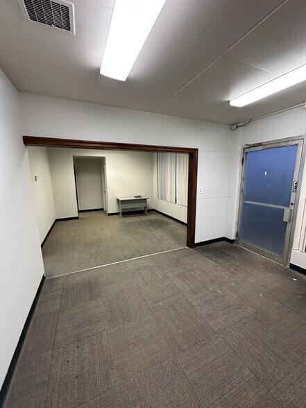 More Photos Of 240 Mohawk Ave, Schenectady Auto Repair For Lease