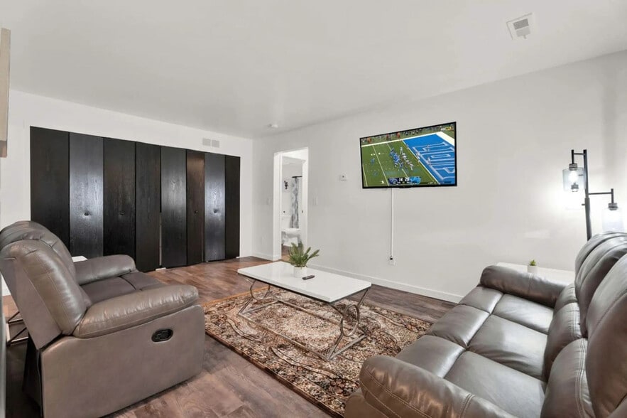 More Photos Of 23210 Middlebelt Rd, Farmington Apartments For Sale