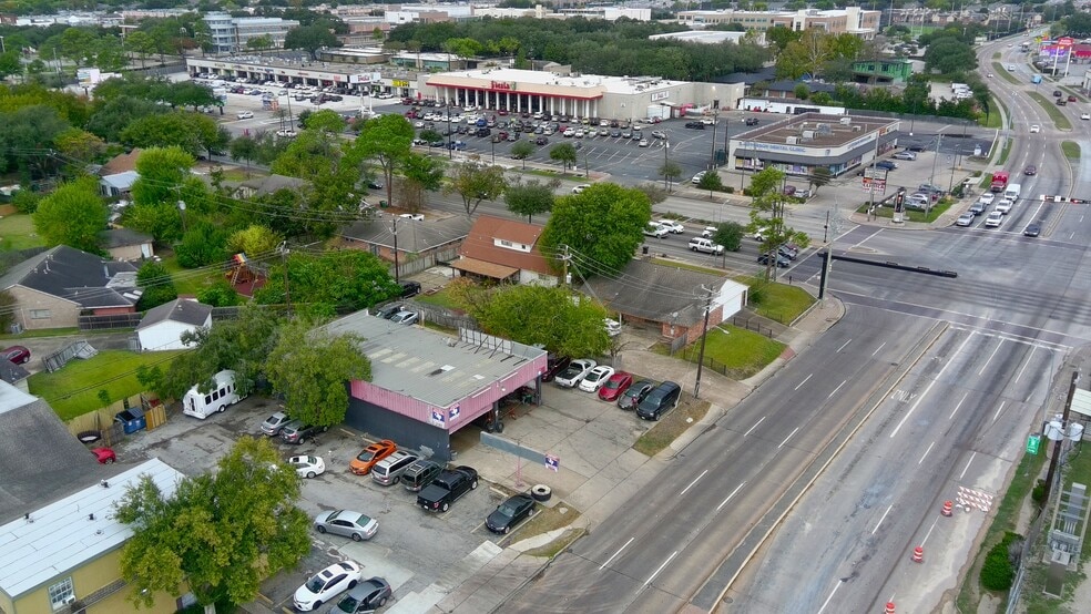 More Photos Of 7004 S Gessner Rd, Houston Auto Repair For Sale