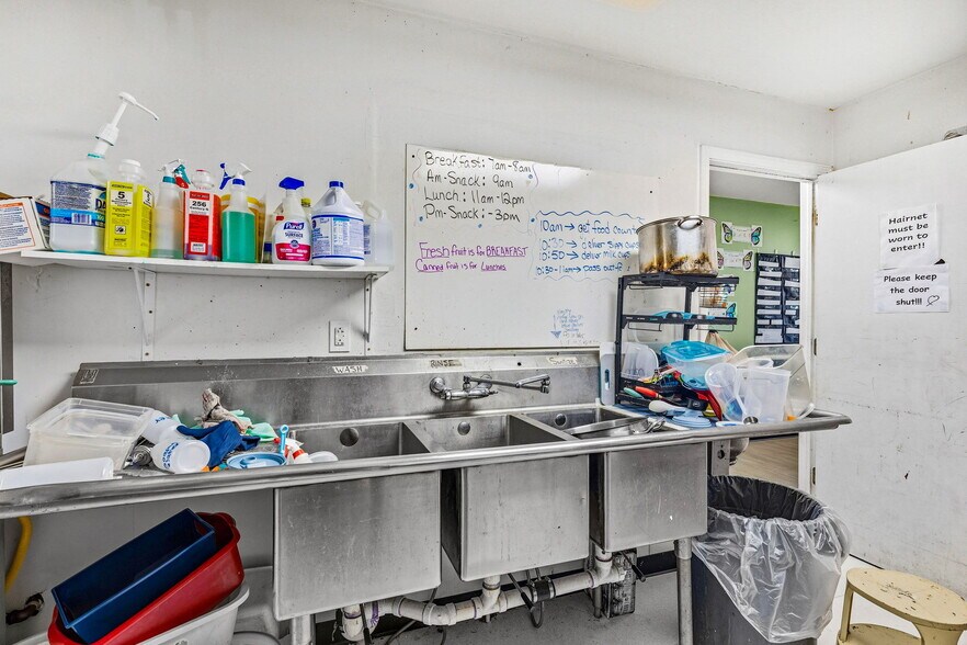 More Photos Of 925 Hendricks Dr, Lebanon Daycare Center For Sale