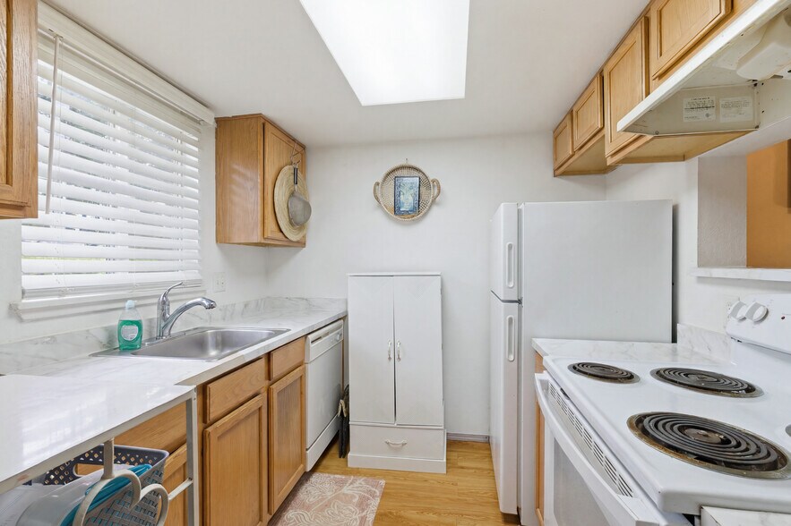 More Photos Of 1527 NE 150th St, Seattle Apartments For Sale
