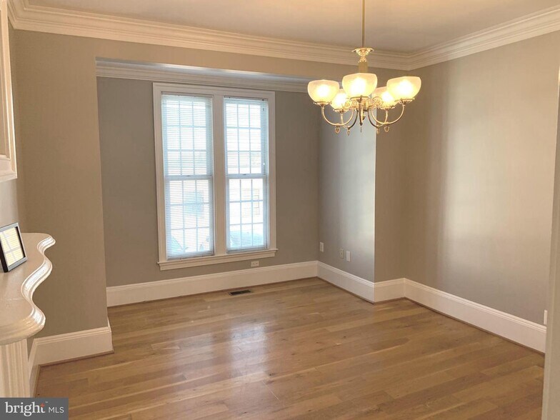 More Photos Of 170 W Main St, Purcellville Office Residential For Lease