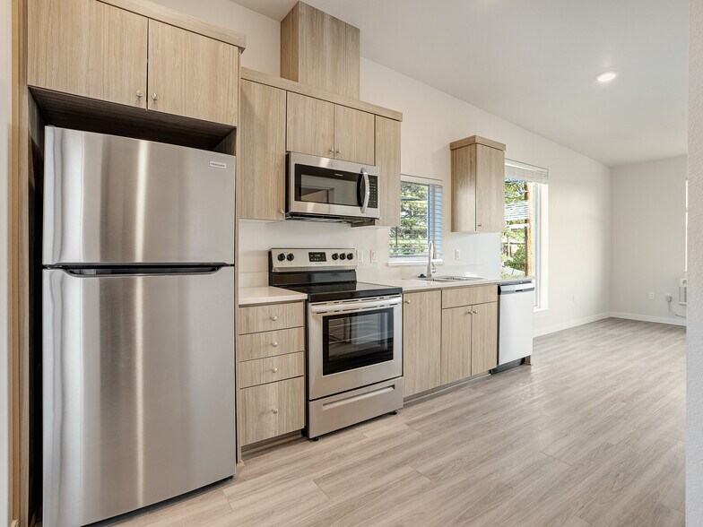 More Photos Of 4780 SE Belmont St, Portland Storefront Retail Residential For Lease