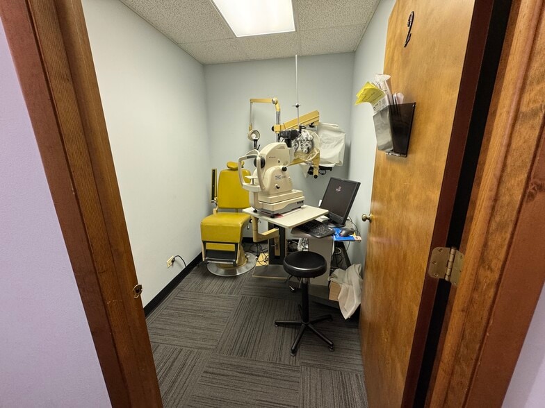 More Photos Of 34 N Island Ave, Batavia Medical For Lease