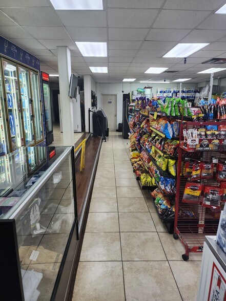 More Photos Of 1503-1507 S Gevers St, San Antonio Storefront Retail Residential For Sale