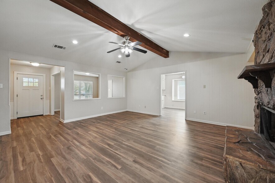 More Photos Of 300 Paul Wilson Rd, Wylie Showroom For Lease