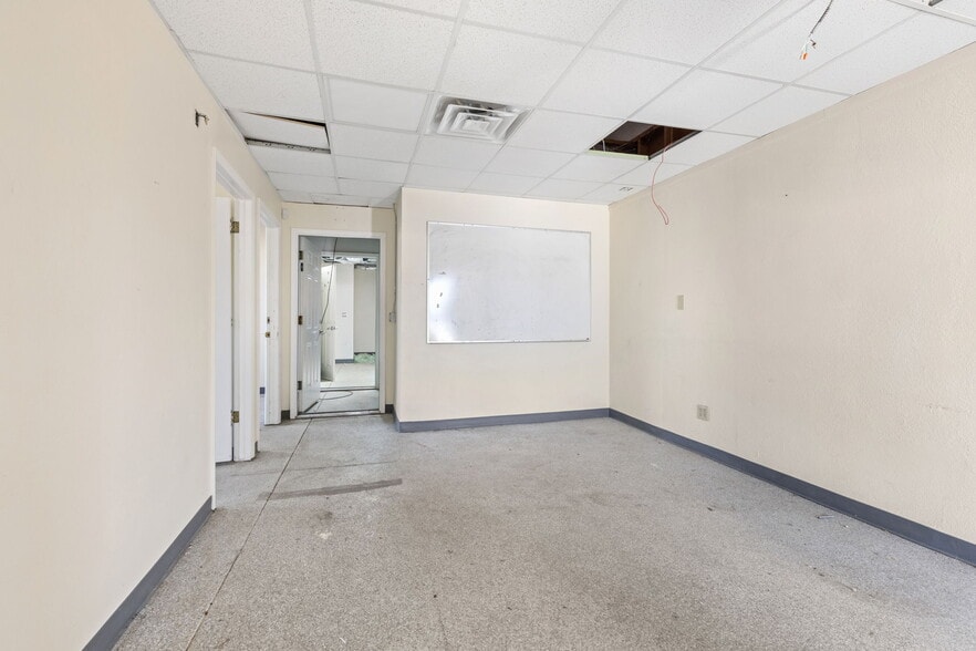 More Photos Of 5595 Arapahoe Ave, Boulder Light Manufacturing For Sale