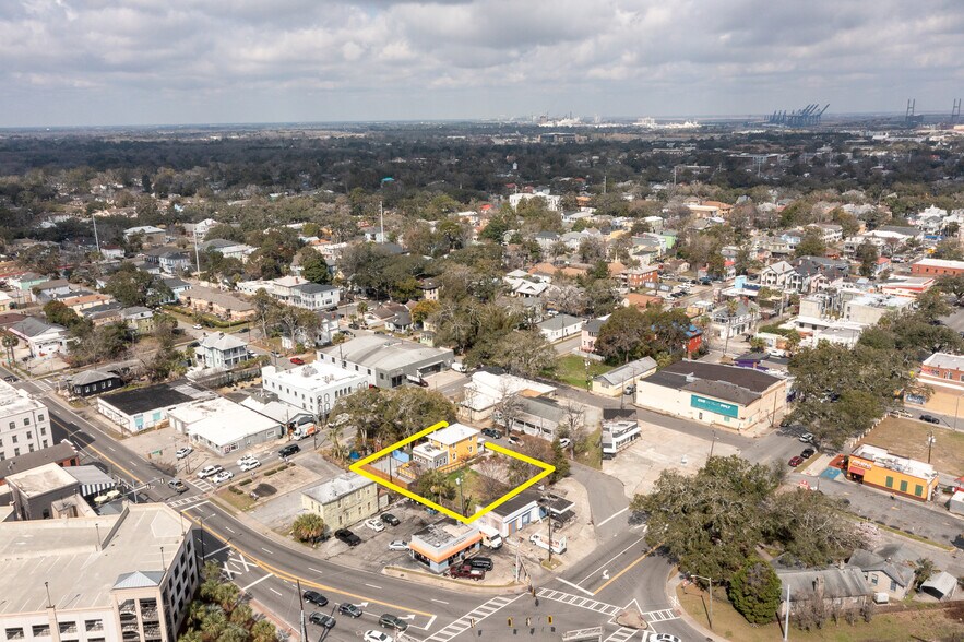 More Photos Of 9 W 43rd St, Savannah Office For Lease